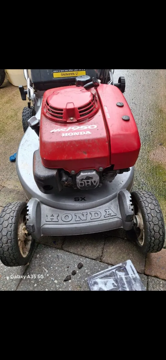 Honda hr1950 self-drive lawnmower in good conditio - Image 1