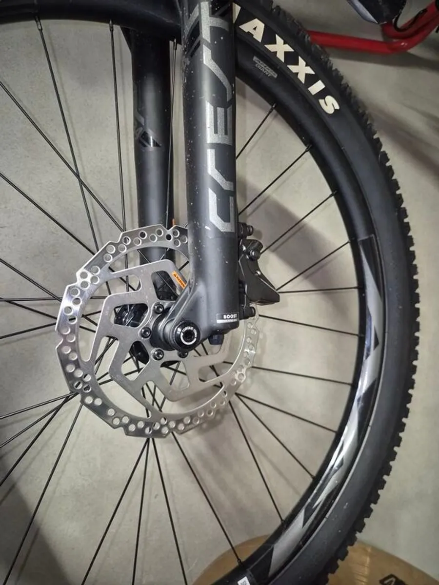 Giant Mountain Bike - Image 4