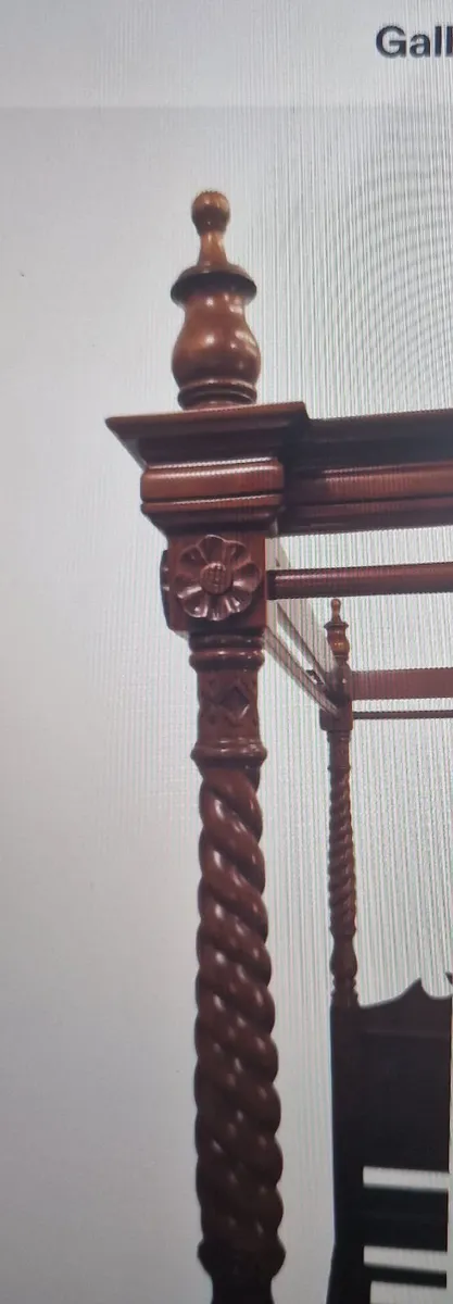 4 poster bed - Image 1