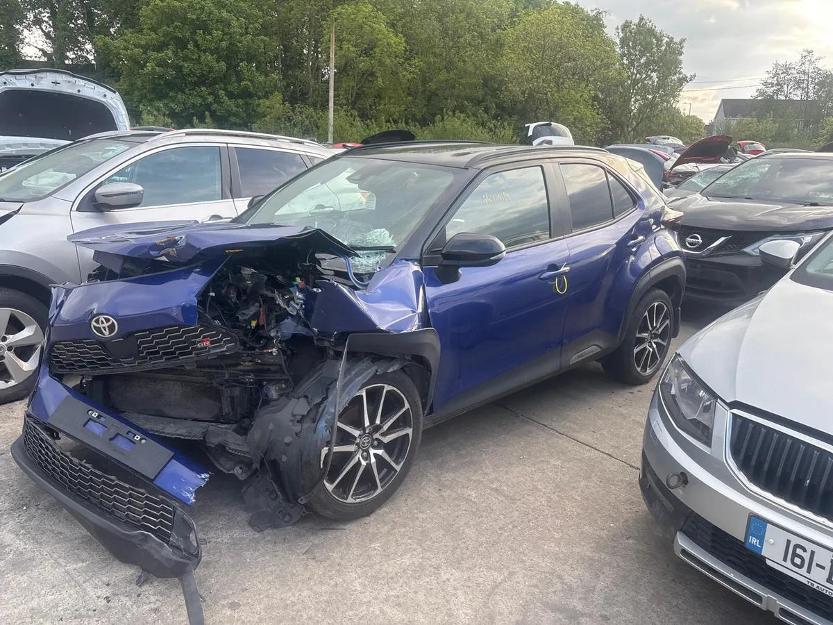 2024 Toyota Yaris cross for breaking - Image 2