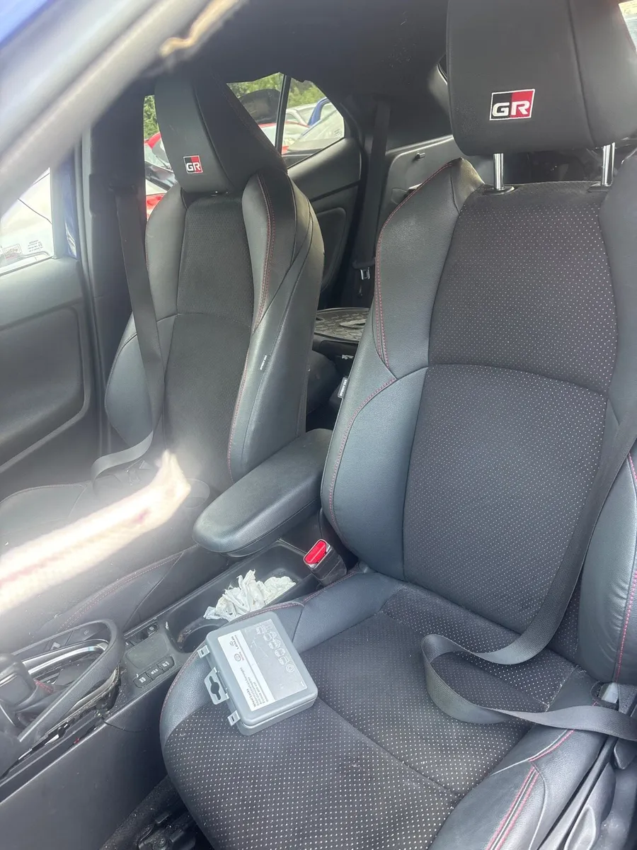 2024 Toyota Yaris cross for breaking - Image 3