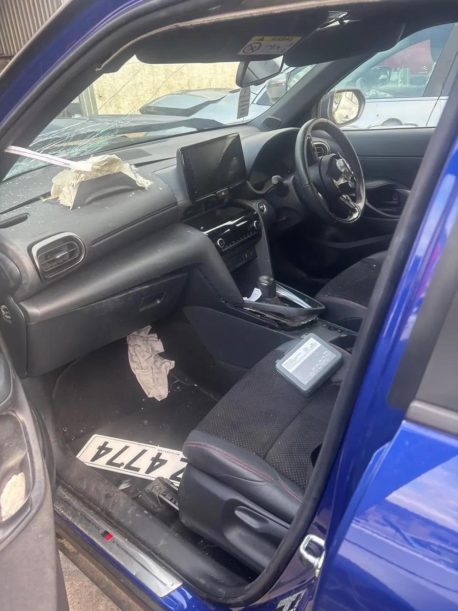 2024 Toyota Yaris cross for breaking - Image 4