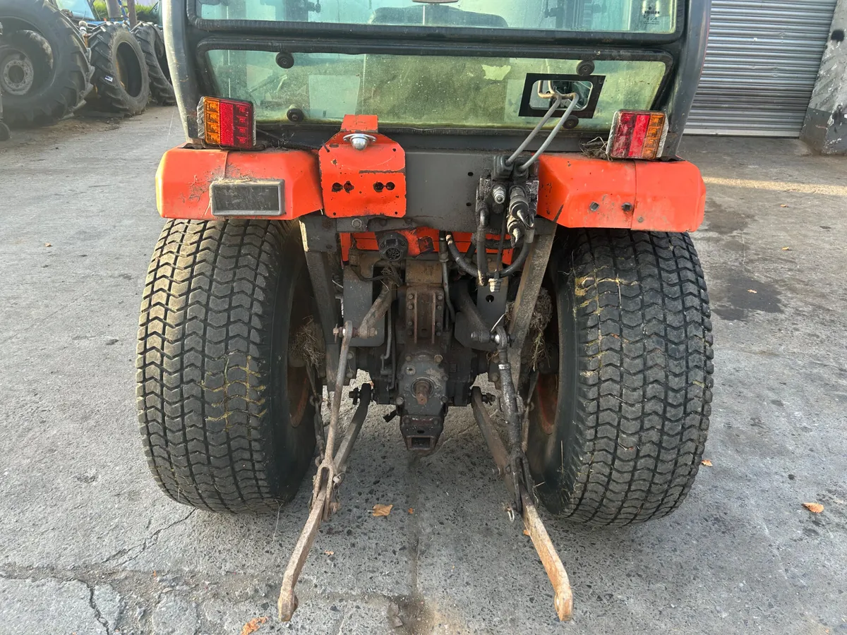 Kubota ST30 Compact Tractor - Image 3