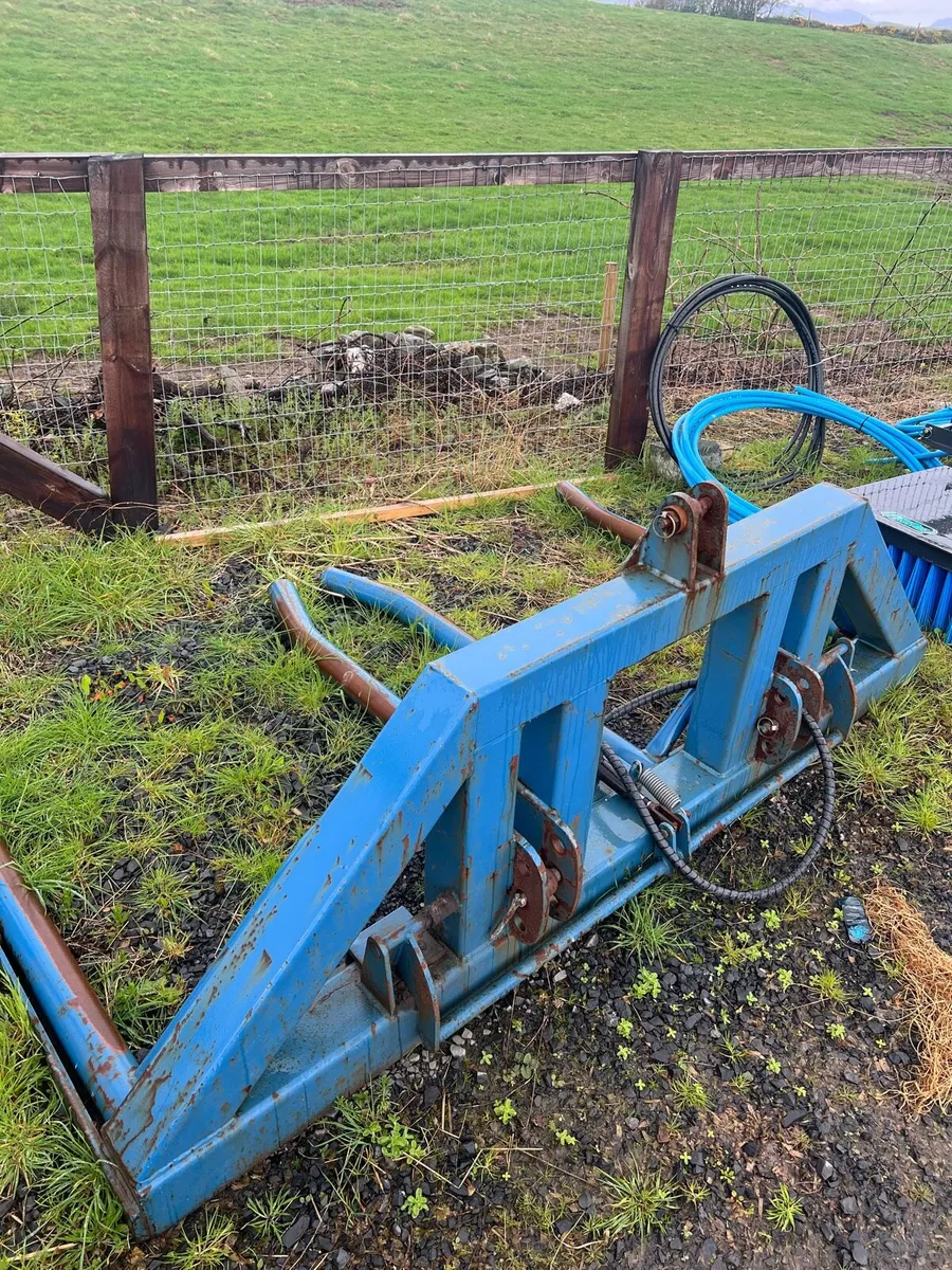 Double bale lifter - Image 1