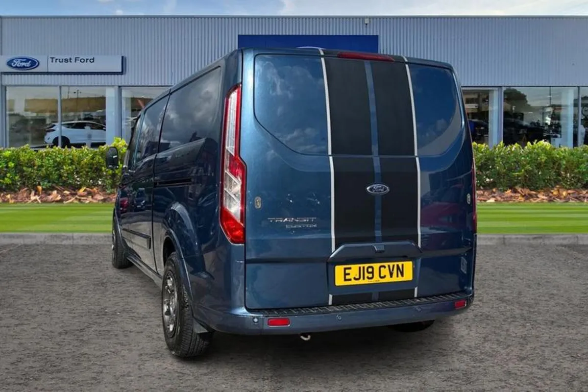Ford Transit Custom SPORT - Image 2