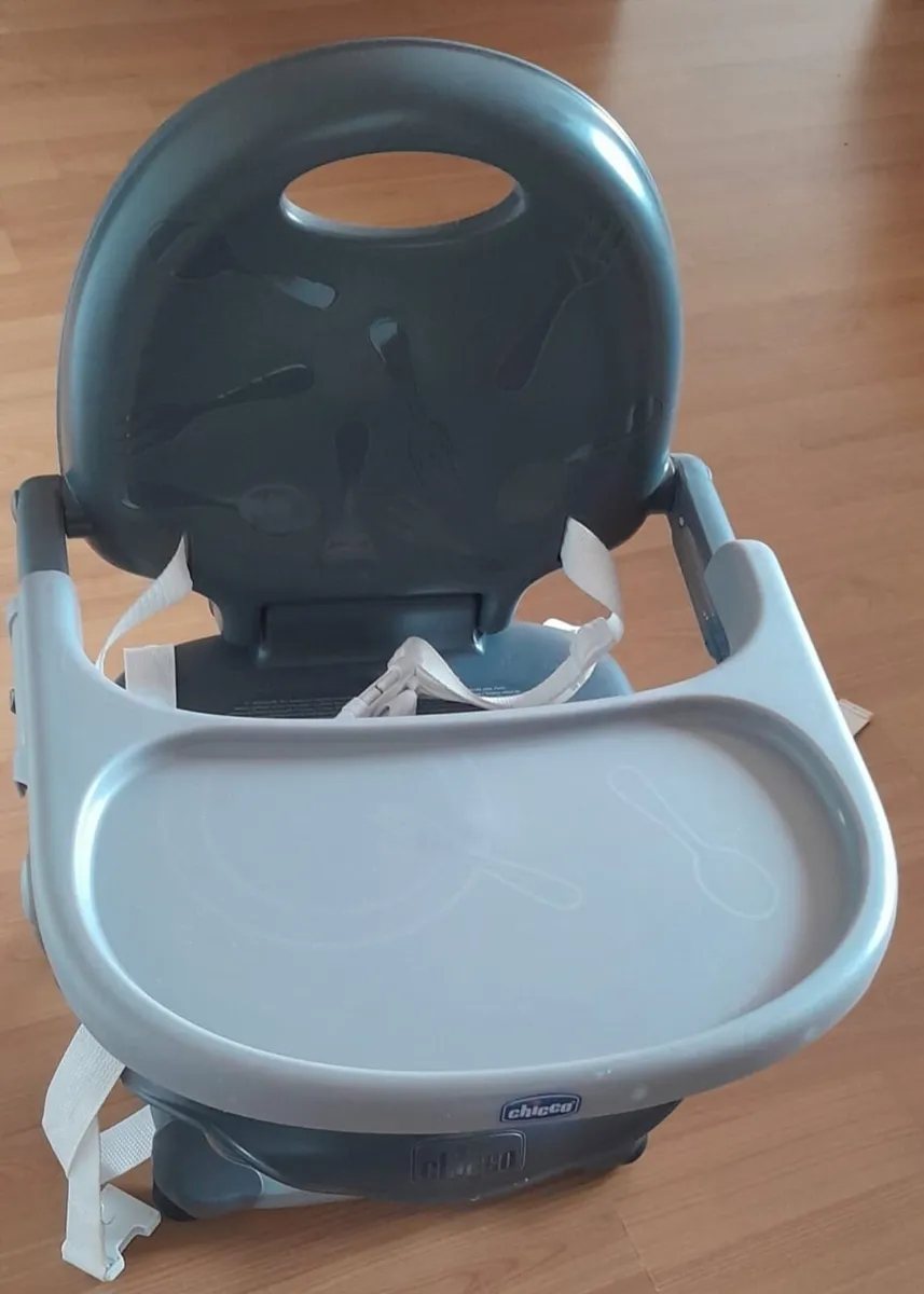 Chicco Pocket Snack Children's Booster Seat - Image 1