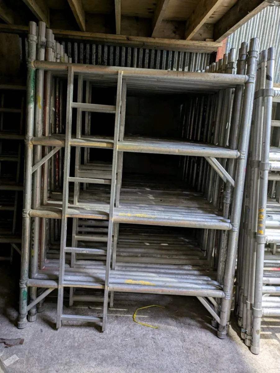 Scaffolding tower - Image 1