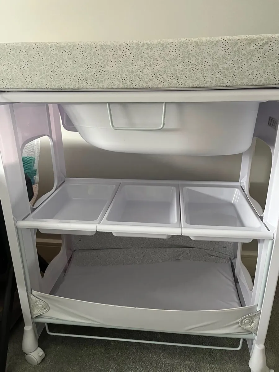 Baby elegance electric bedside crib & other items - Image 3