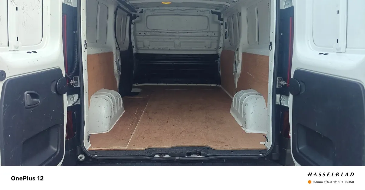 Renault Trafic 2016 - Image 2