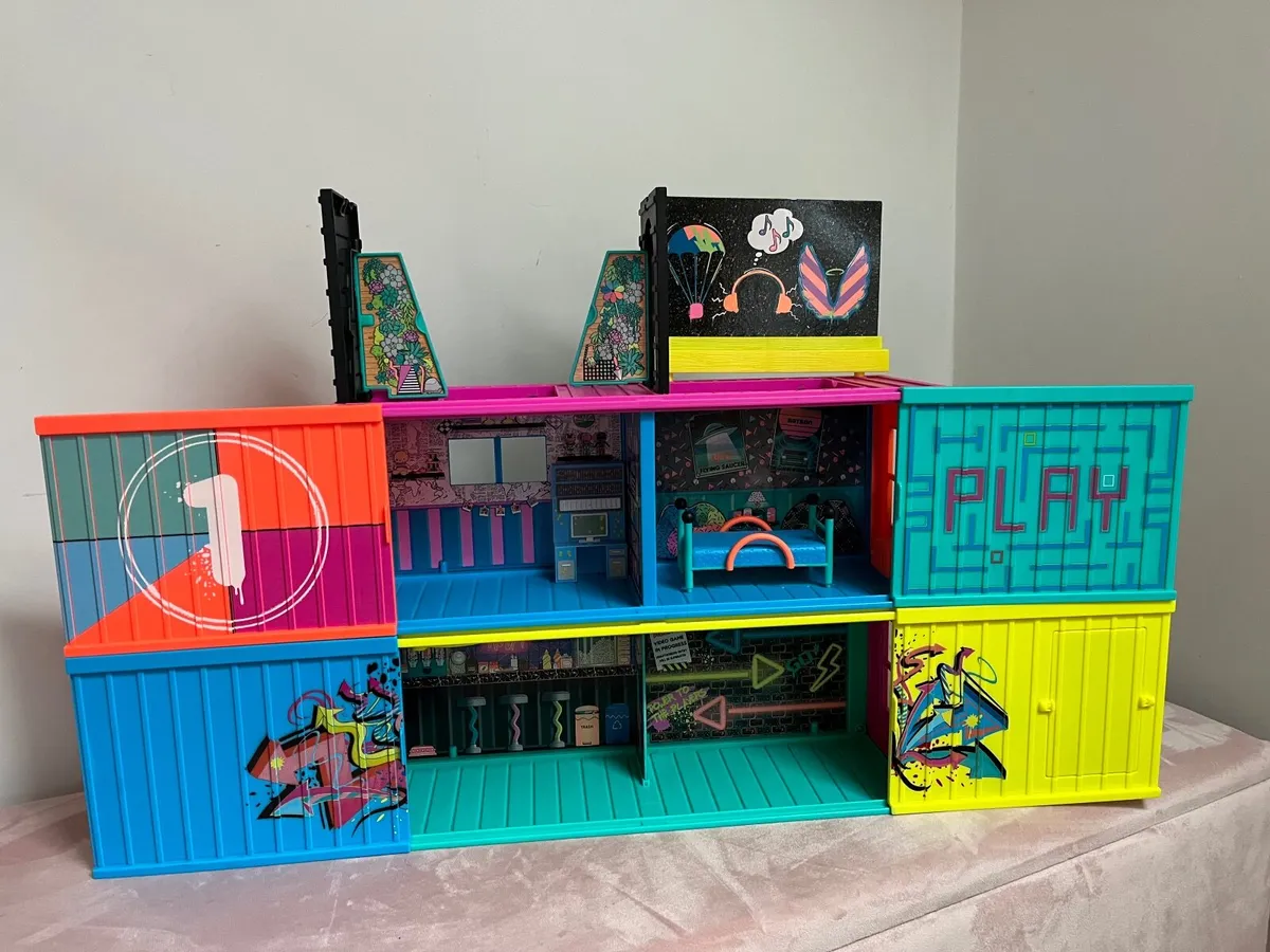L.O.L house - Image 2
