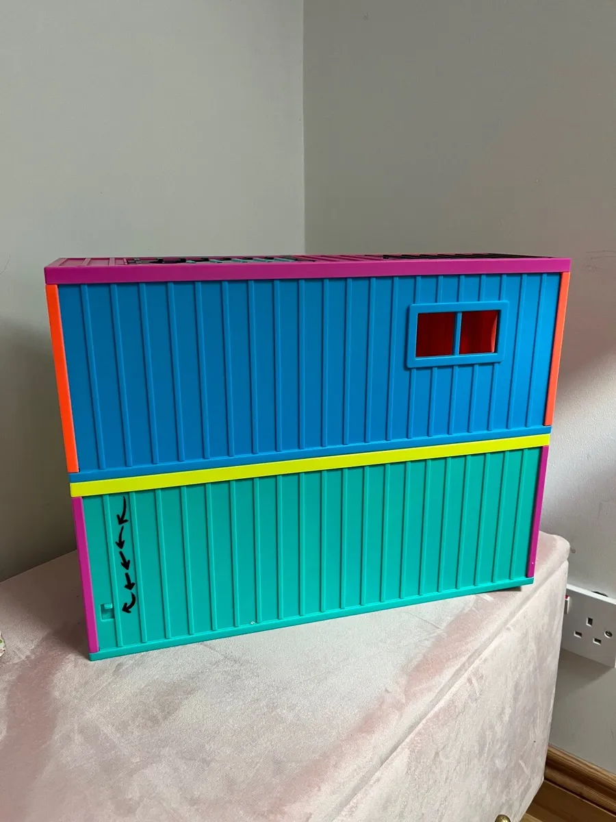 L.O.L house - Image 1