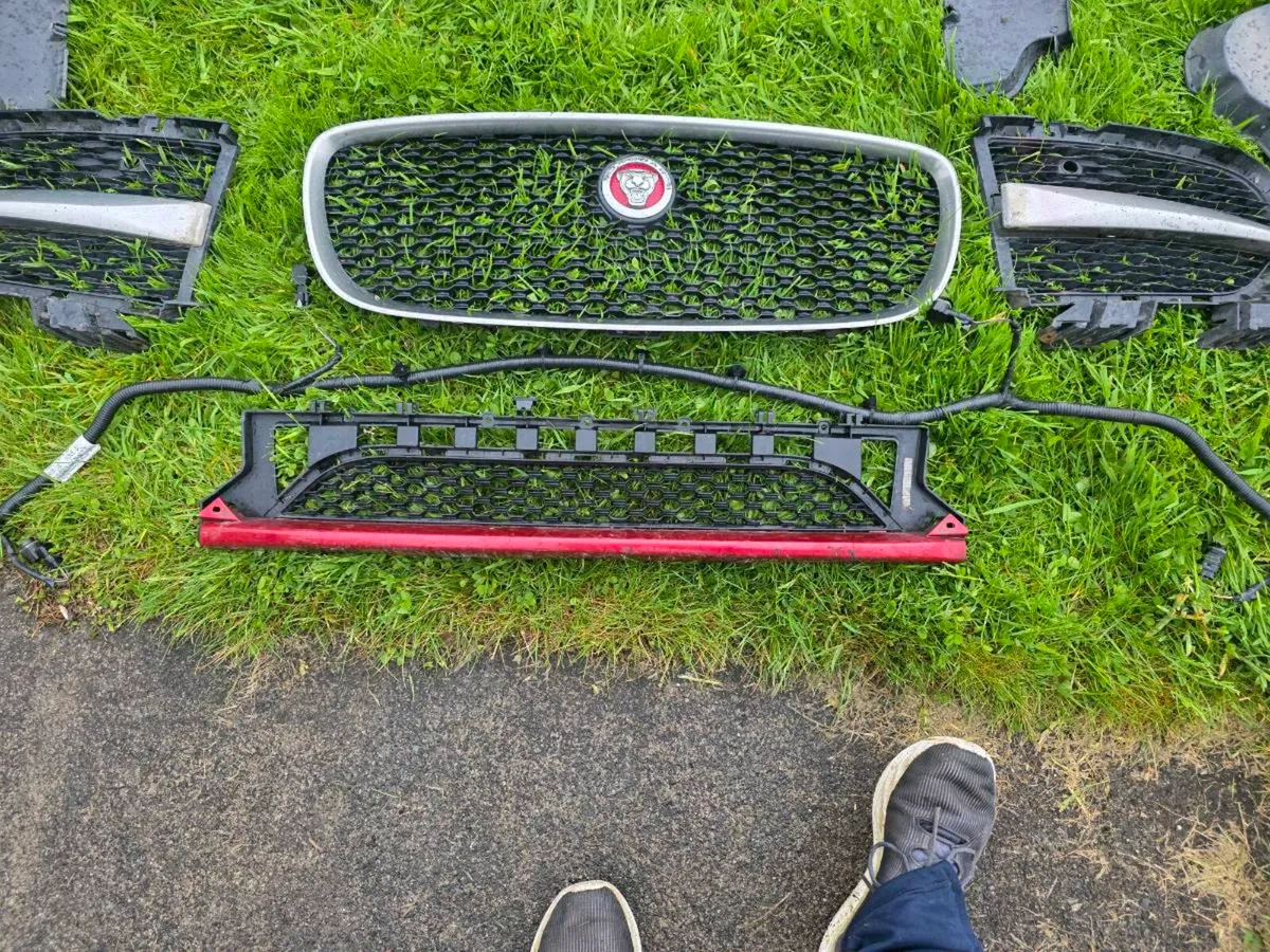 Jaguar xf x260 R Sporr ftont bumper parts - Image 2