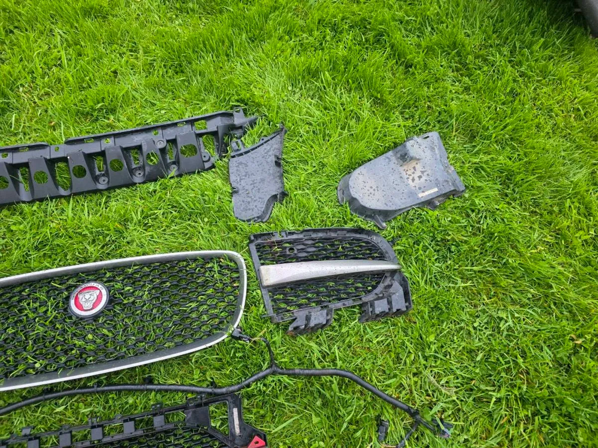 Jaguar xf x260 R Sporr ftont bumper parts - Image 3
