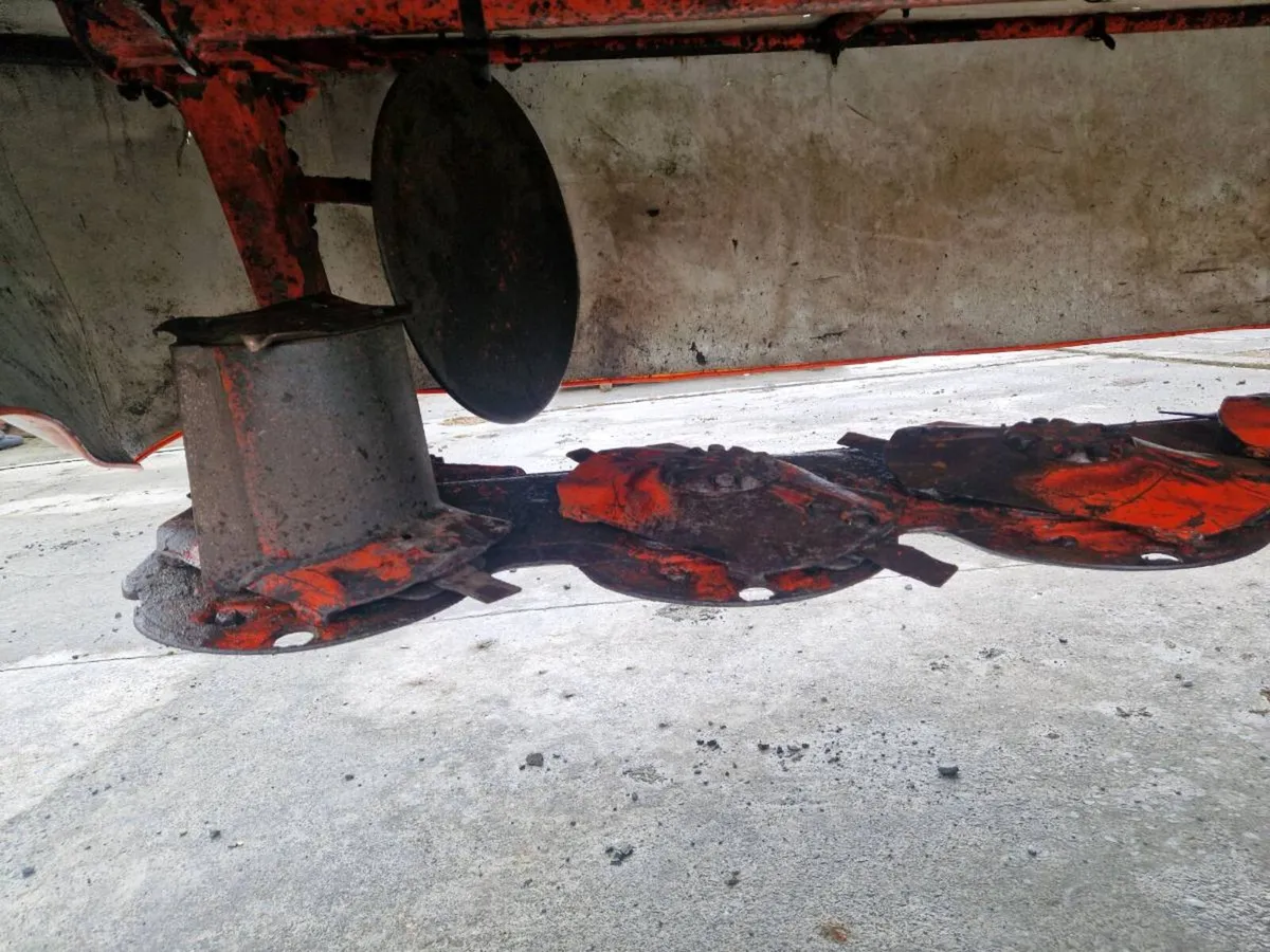 2019 Kuhn 10ft disc mower - Image 2