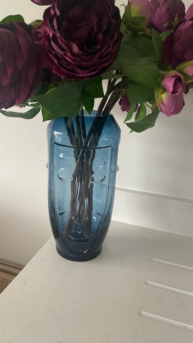 Blue glass Vase And 10 Peony Roses - Image 4