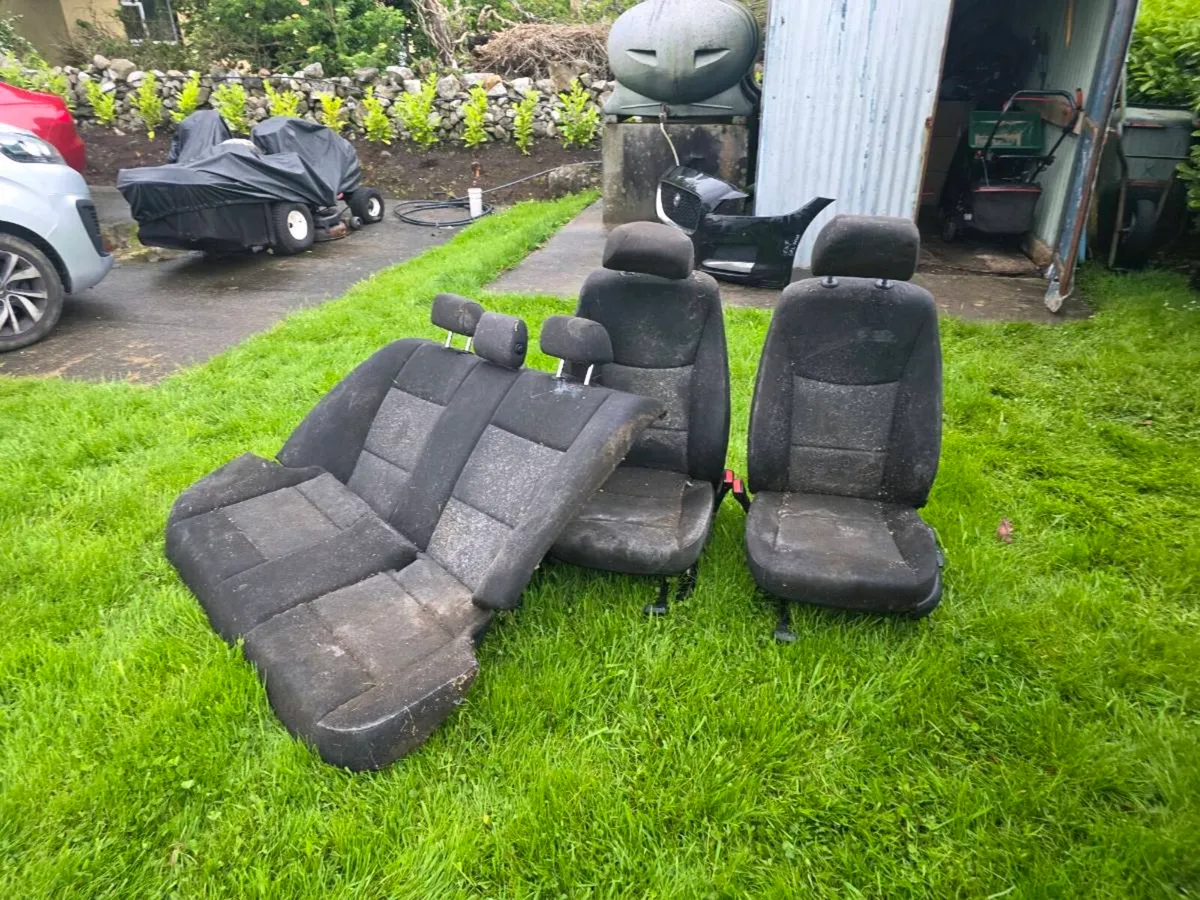 E90 pre LCI  front and back seats - Image 1