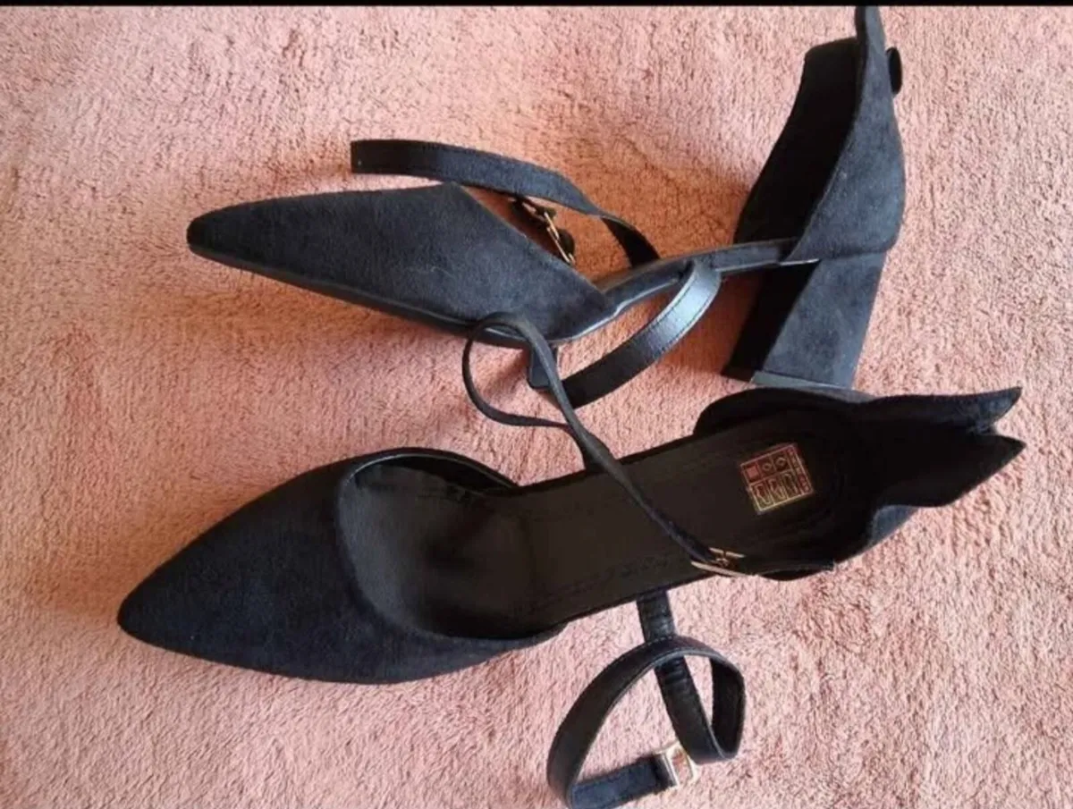 Ladies Shoe Bundle (size 8) - Image 4