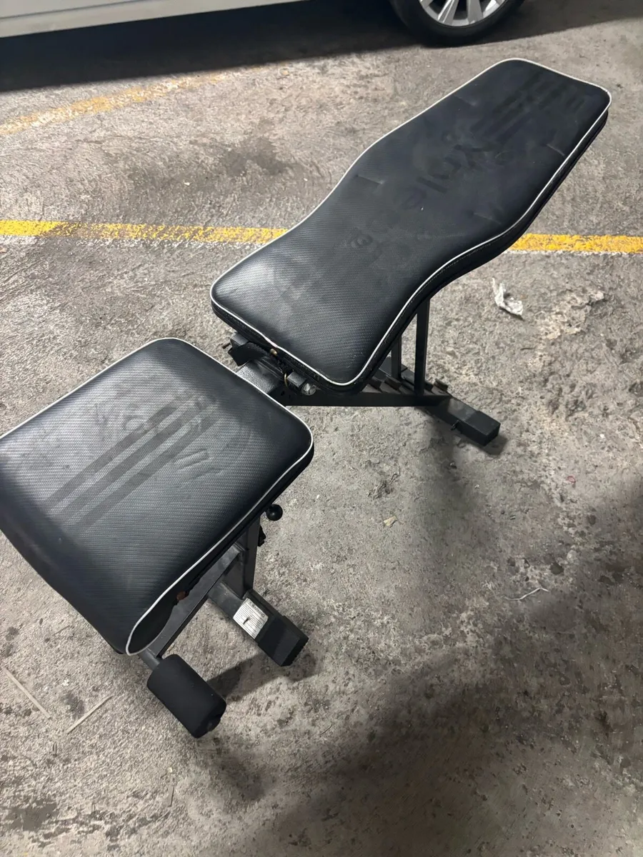 Yoleo adjustable weight bench - Image 1