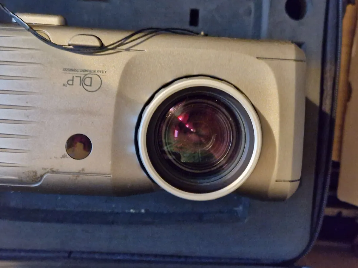 Dell Projector in Lovely Leather Case with Manual - Image 4