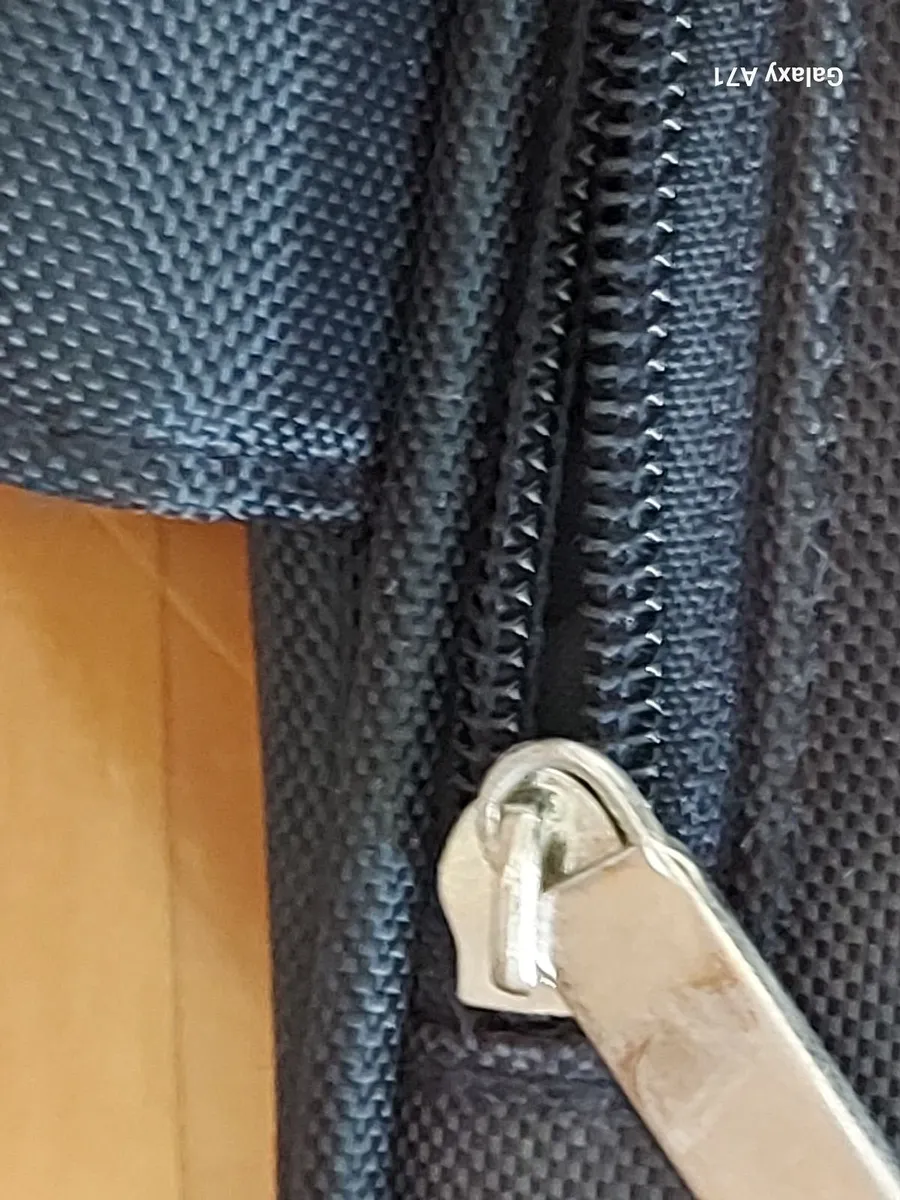BENQ Laptop Bag in really great condition - Image 4