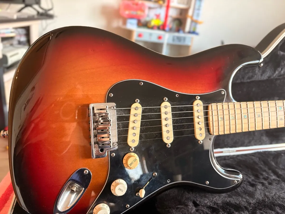 Fender Stratocaster Deluxe American - Image 3