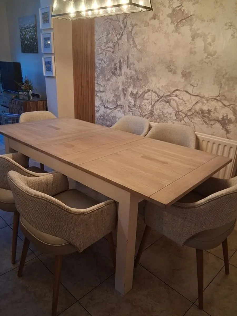 Extendable Solid oak table - Image 1