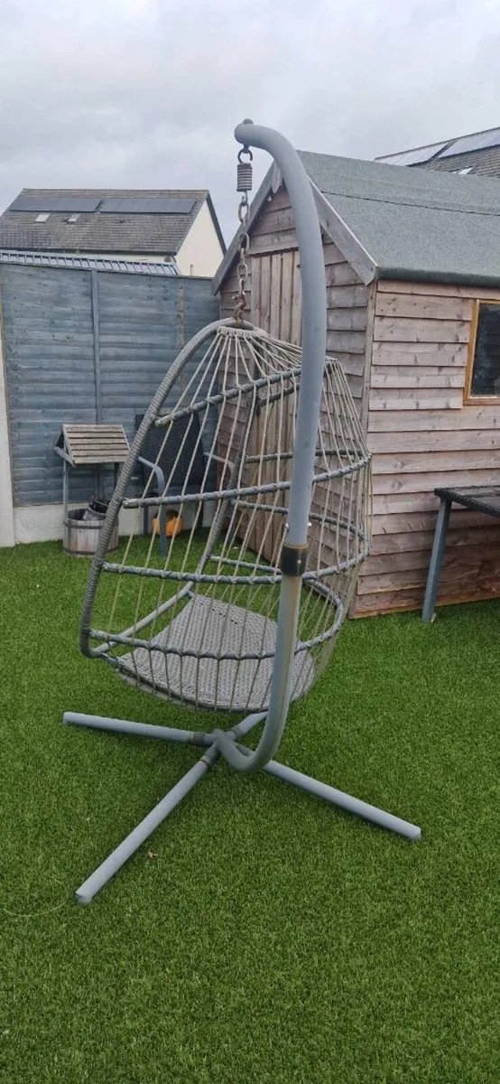 2 x egg chairs - Image 4
