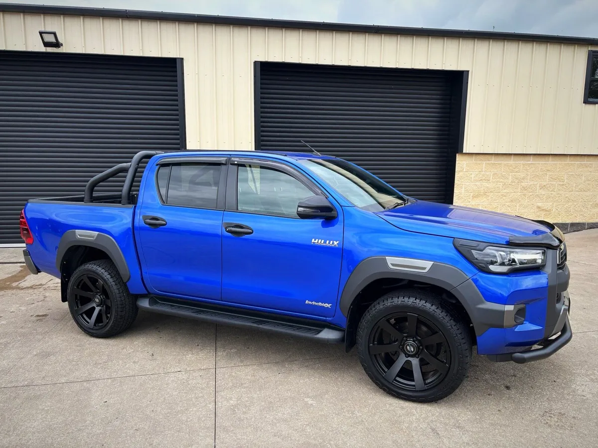 2021 TOYOTA HILUX 2.8 D4D INVINCIBLE X AUTO - Image 3