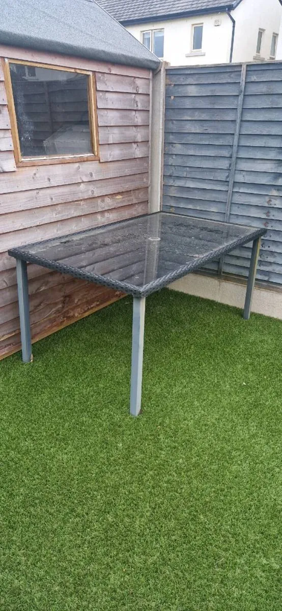 Garden table + 6 chairs - Image 1