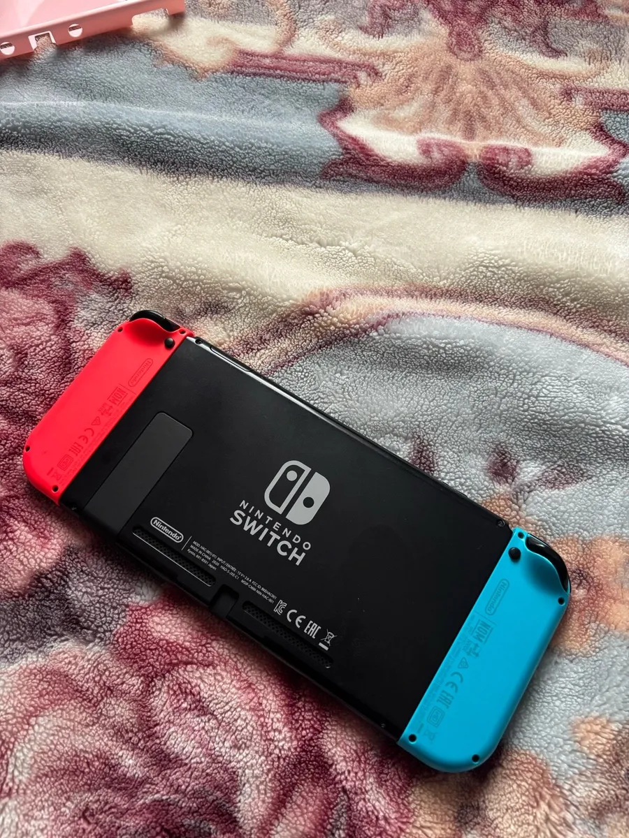 Nintendo Switch - Image 2