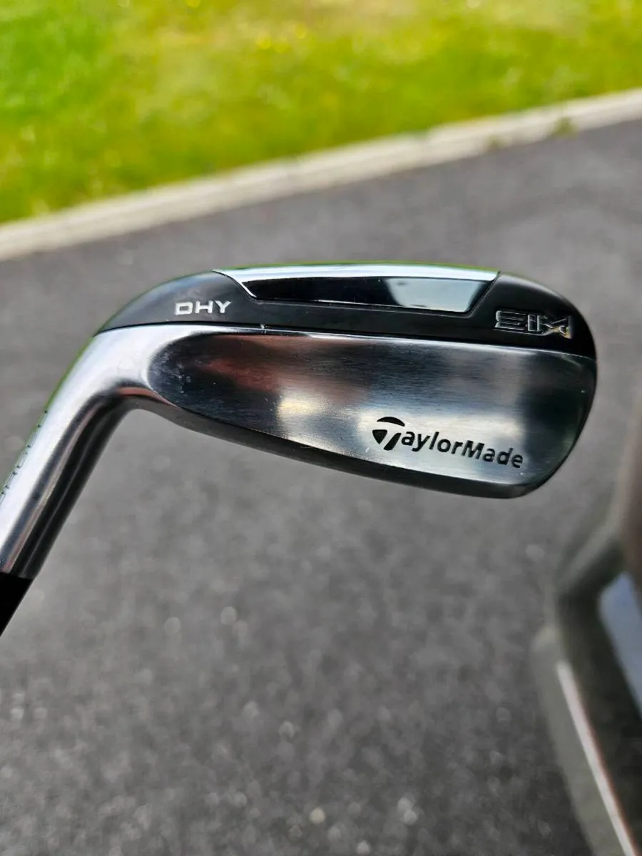 Taylormade Sim DHY 4 Iron Left Handed - Image 1