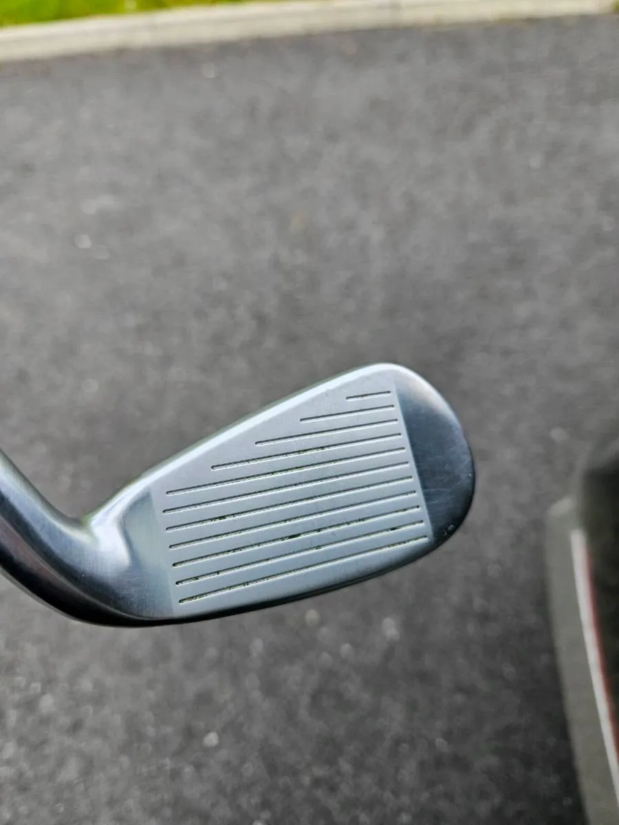 Taylormade Sim DHY 4 Iron Left Handed - Image 3