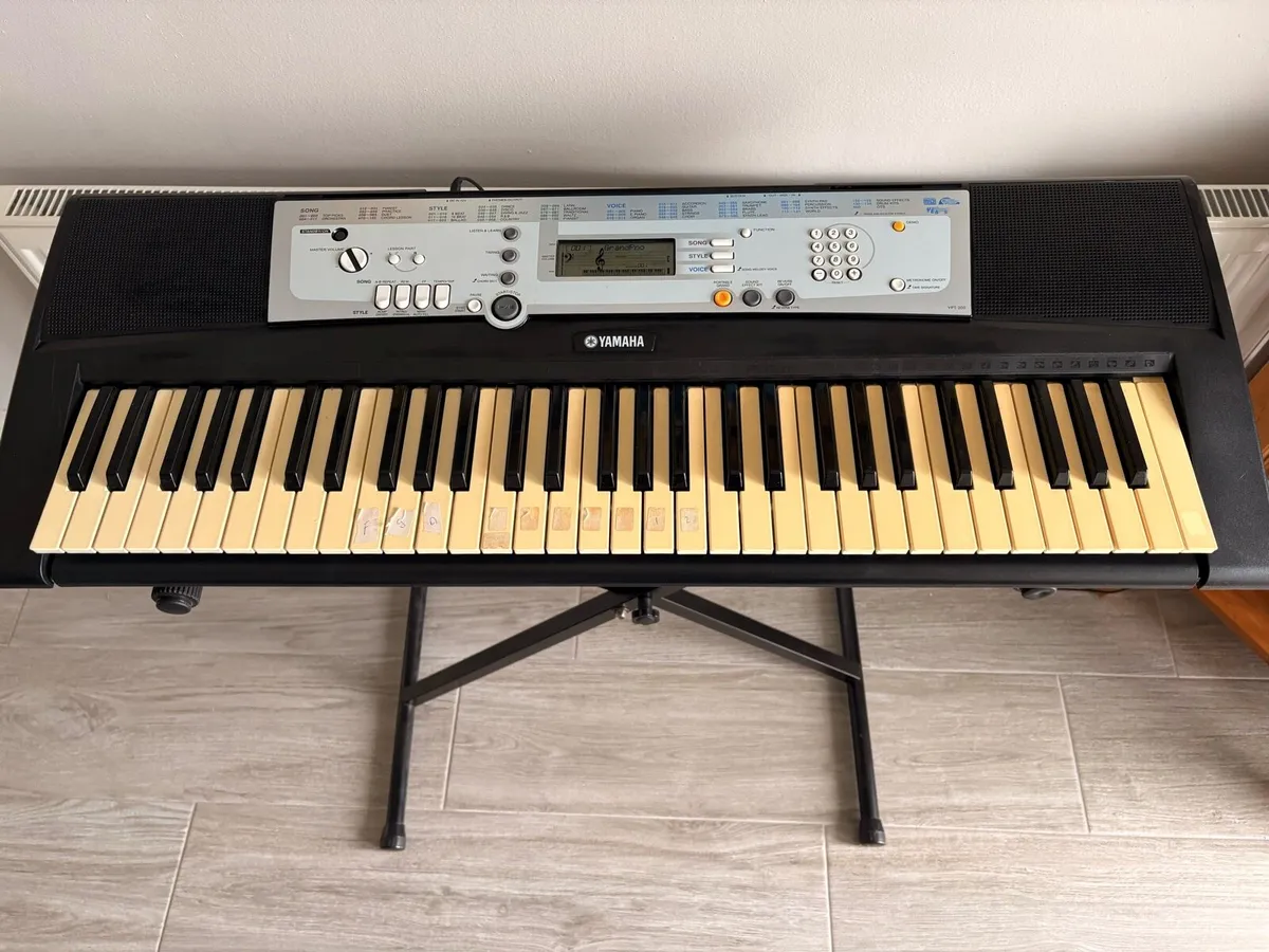 Yamaha YPT-200 Keyboard for Sale - Image 1