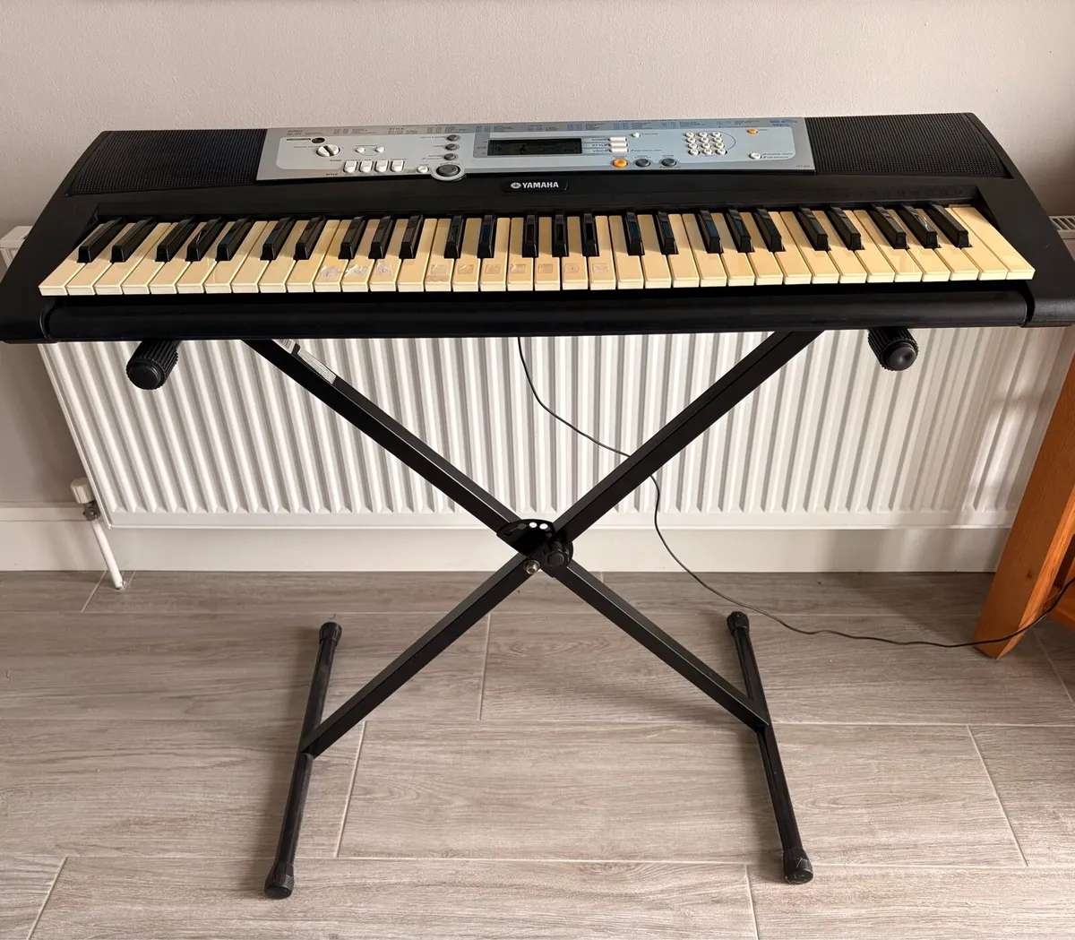Yamaha YPT-200 Keyboard for Sale - Image 2