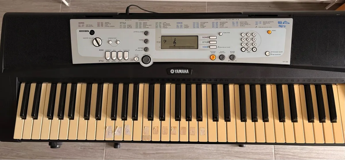 Yamaha YPT-200 Keyboard for Sale - Image 4