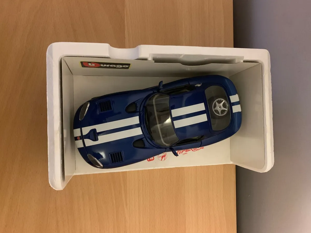 1996 Dodge Viper GTS Coupe 1/18 Burago Model Car - Image 3