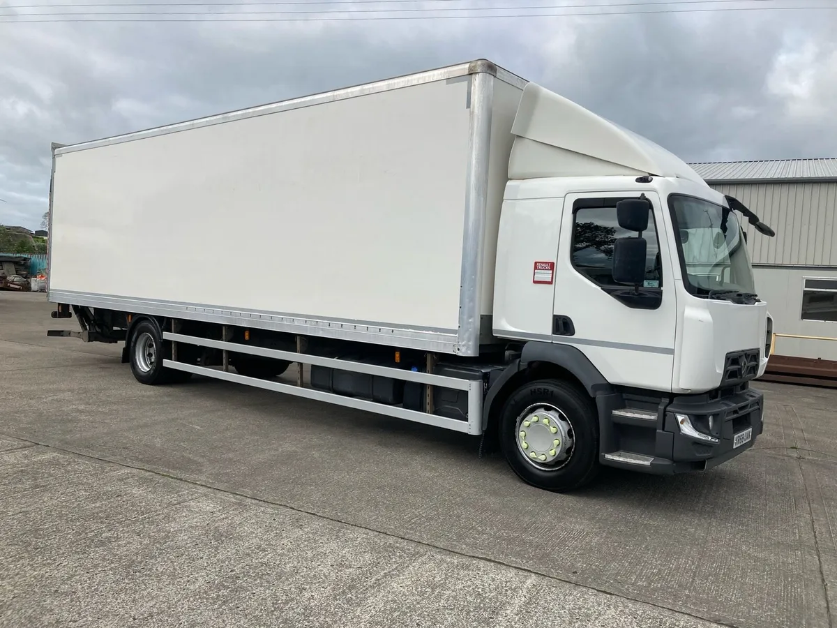 2018 Renault D Range 30 ft Grp box - Image 1