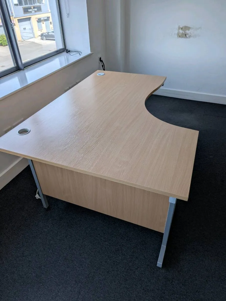 Office desk - Image 2