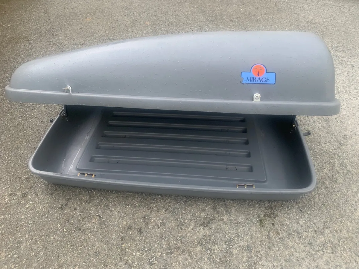 Roof box - Image 1