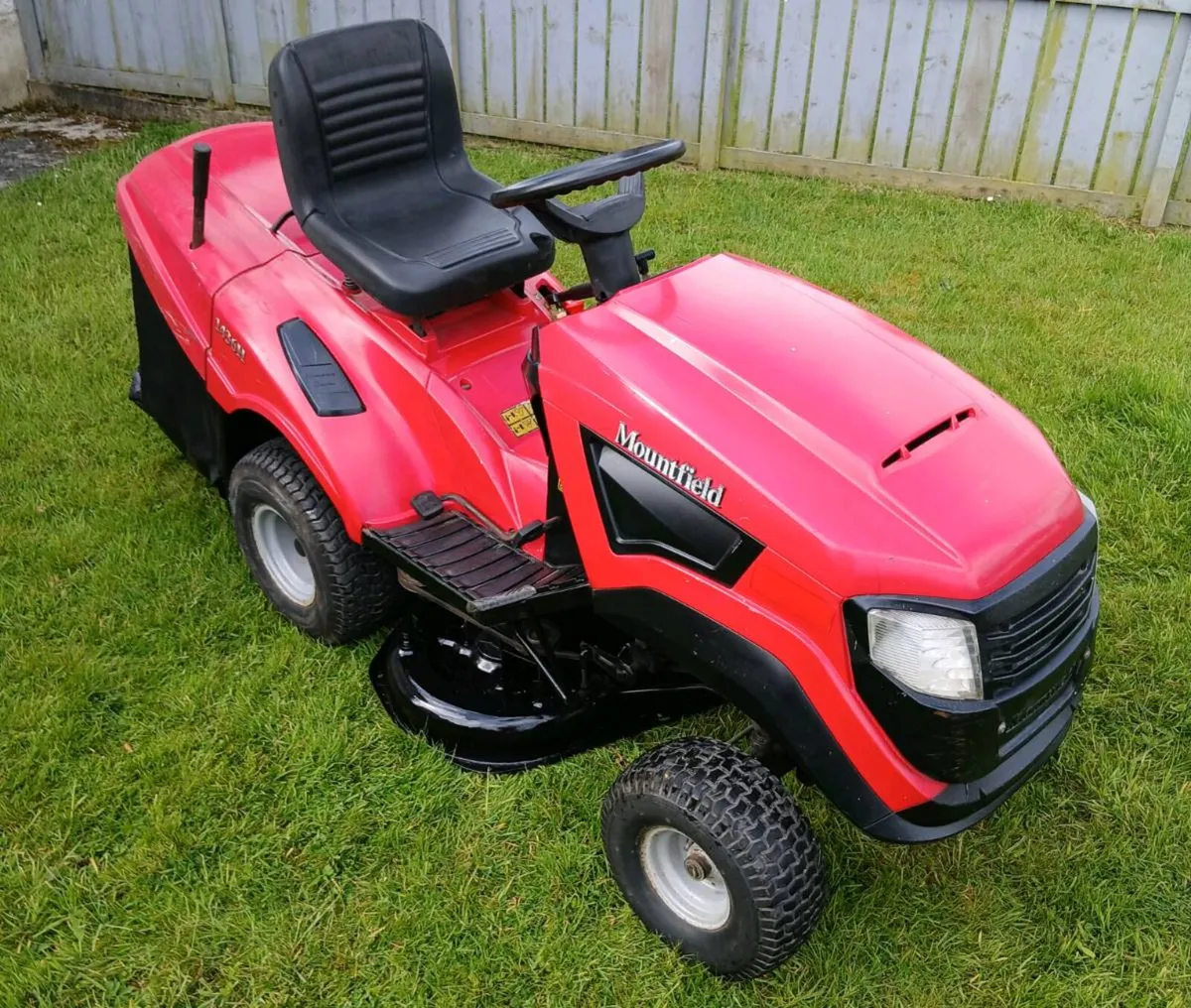 Mountfield 1436H ride on lawnmower - Image 1