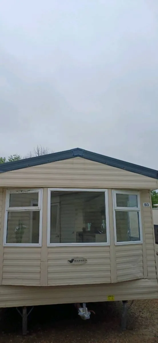 28 x 10 mobile home - Image 1