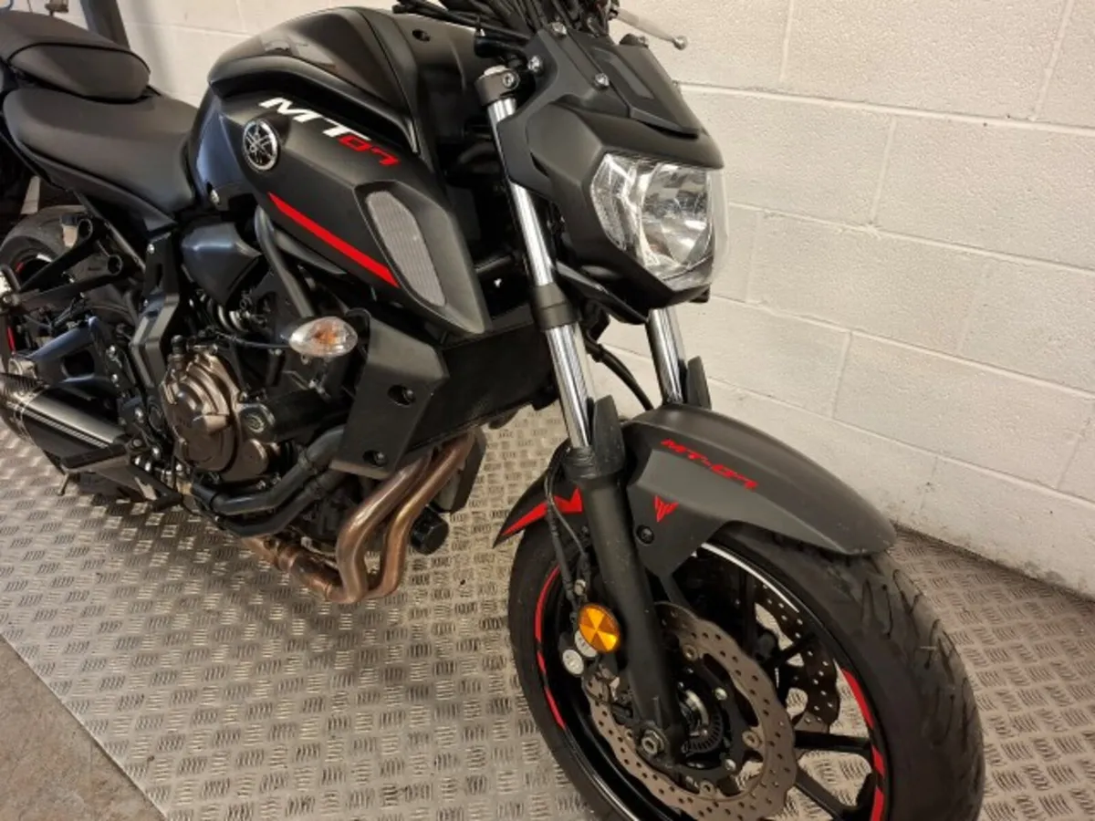 YAMAHA MT07 2018 - Image 2