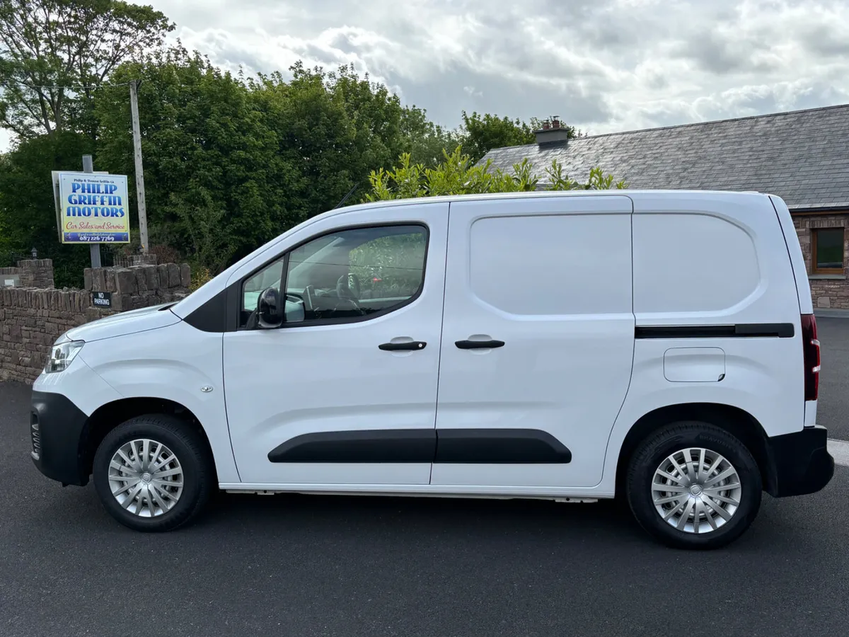 NEW MODEL FIAT DOBLO HIGH SPEC  ONLY 49000 KMS - Image 4