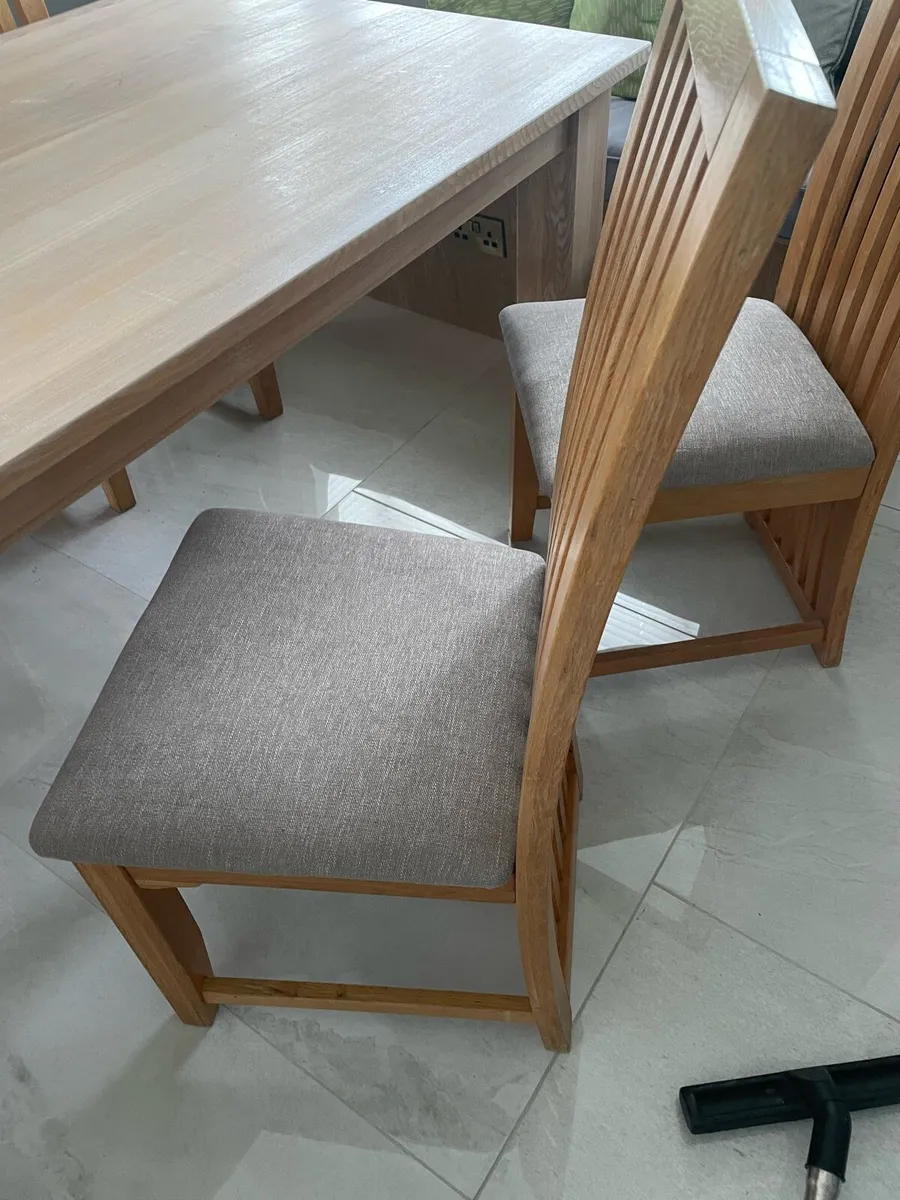 Table & 6 Oak Dining chairs - Image 3