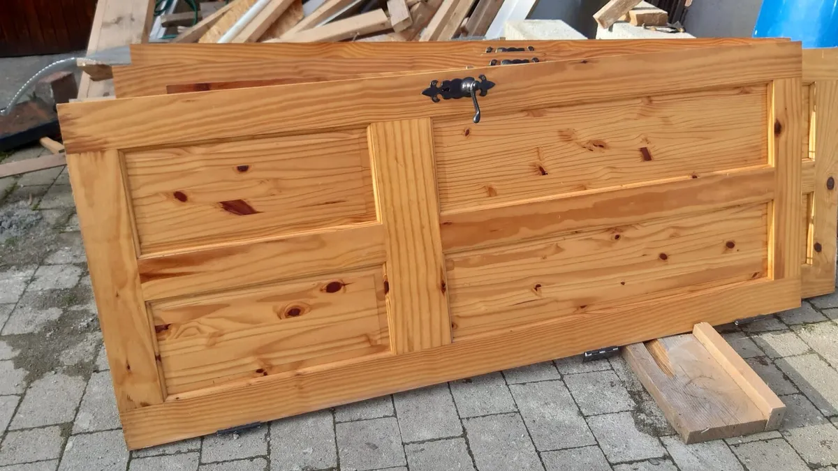 Solid Wood Doors C/W Door Handles x 4