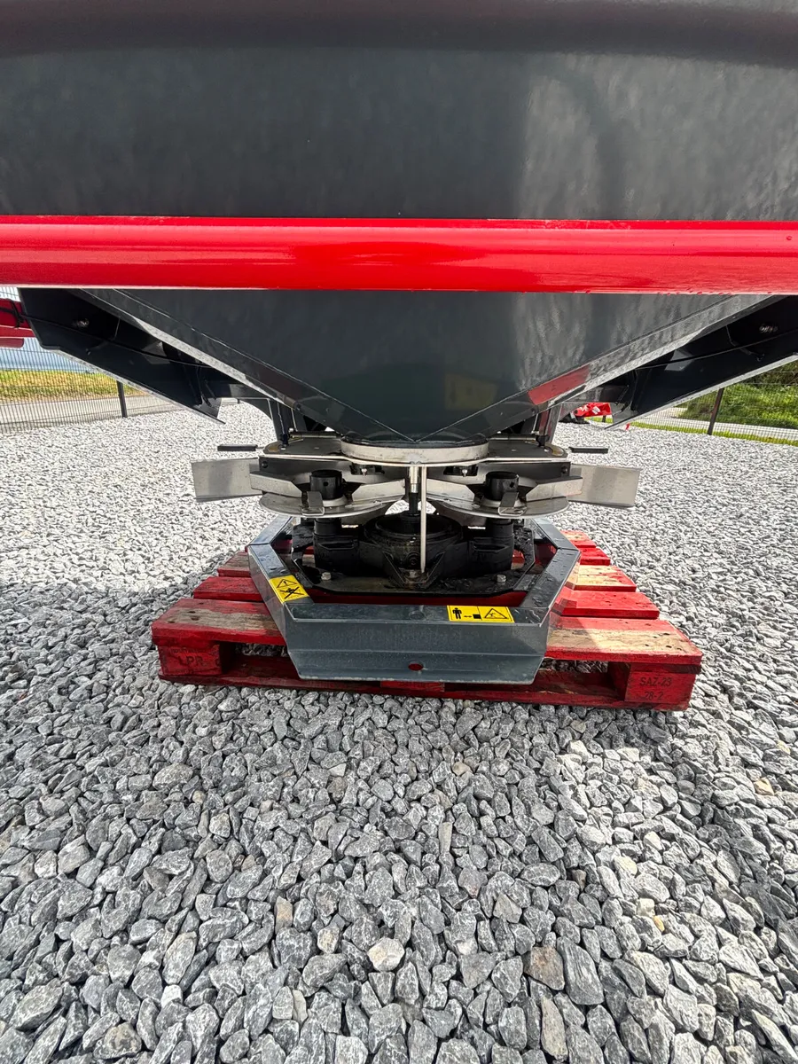 BMC 2 Tonne Fertiliser Spreader - Image 4