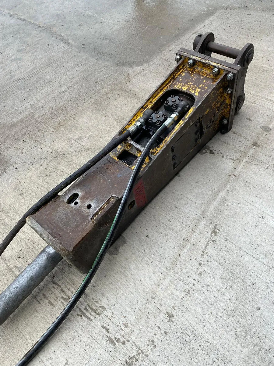 INDECO HP900 8T ROCK BREAKER