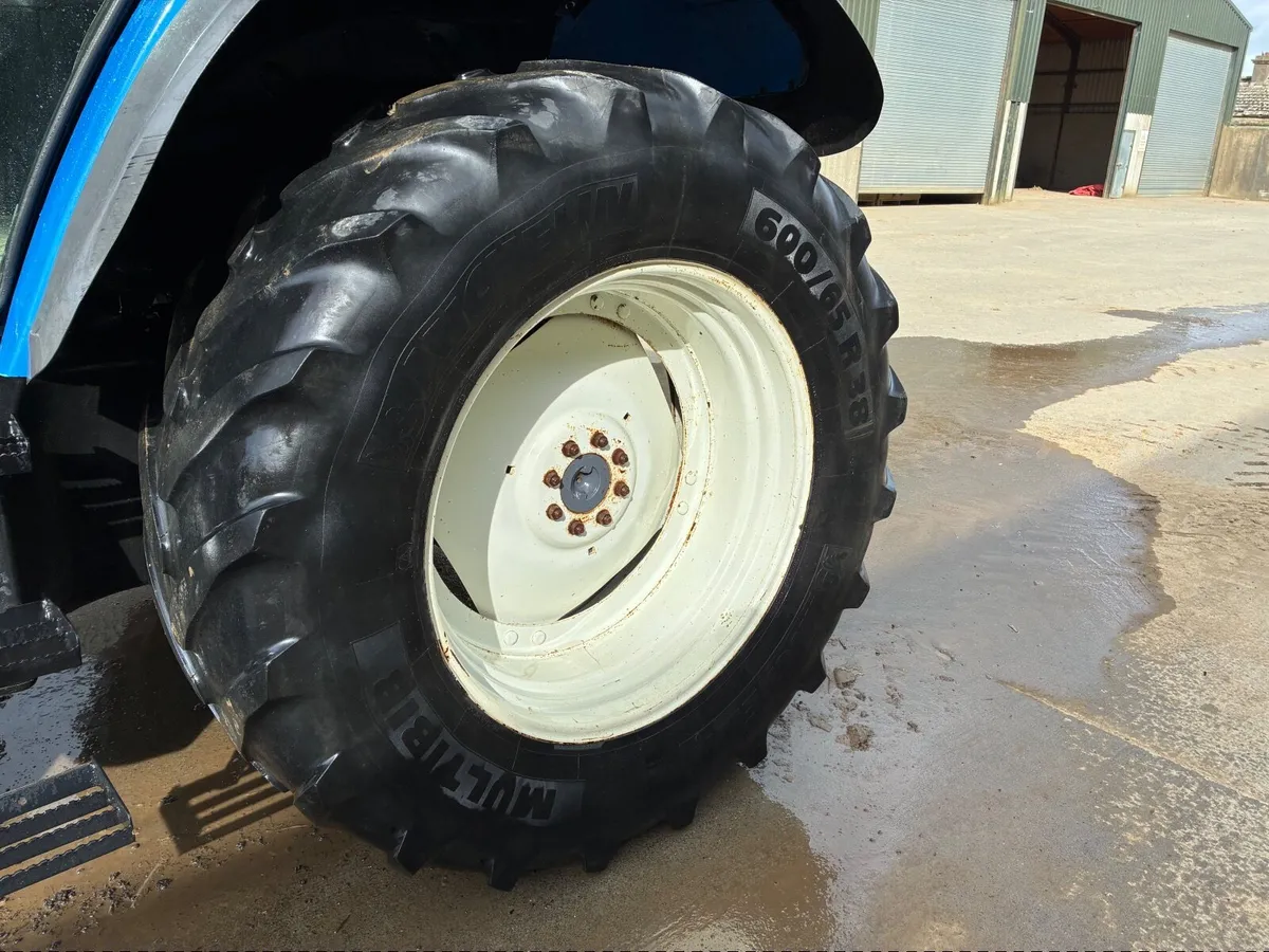 Front roller. 600/65 38 480/65 28 , row crop rims - Image 1