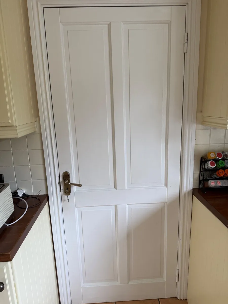 4  white doors and 2 double glazed doors 80x32x42m - Image 3