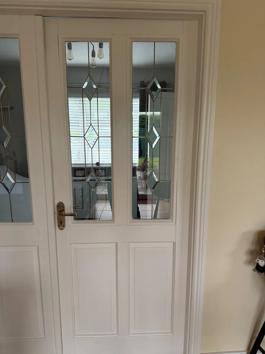 4  white doors and 2 double glazed doors 80x32x42m - Image 4
